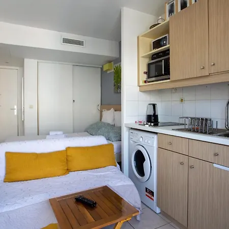 Air-Conditioned Studio With Swimming Pool Close To The Sea