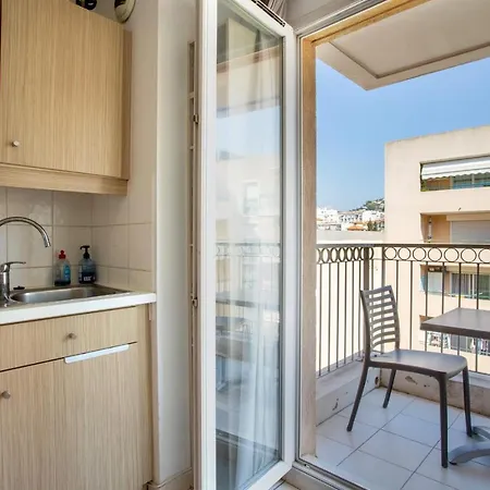 아파트 Air-Conditioned Studio With Swimming Pool Close To The Sea