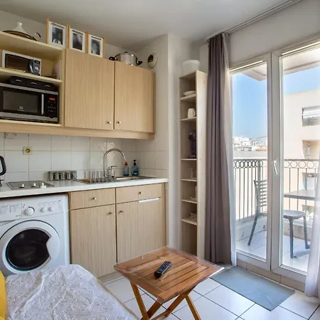Air-Conditioned Studio With Swimming Pool Close To The Sea 아파트