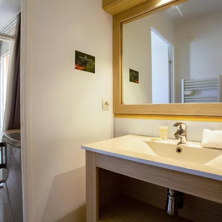 아파트 Air-Conditioned Studio With Swimming Pool Close To The Sea 니스