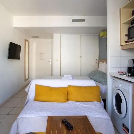 아파트 Air-Conditioned Studio With Swimming Pool Close To The Sea *