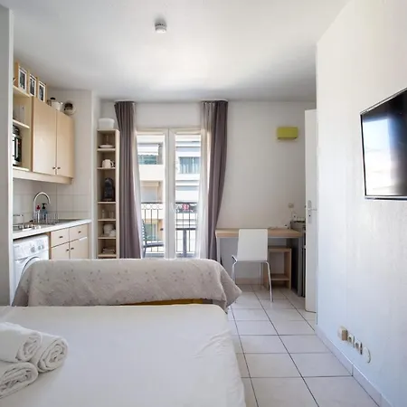 Air-Conditioned Studio With Swimming Pool Close To The Sea *