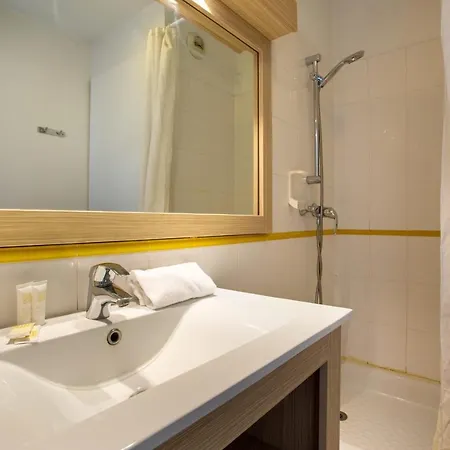 Air-Conditioned Studio With Swimming Pool Close To The Sea