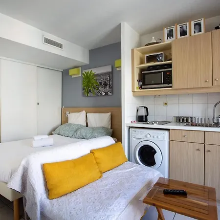 Air-Conditioned Studio With Swimming Pool Close To The Sea